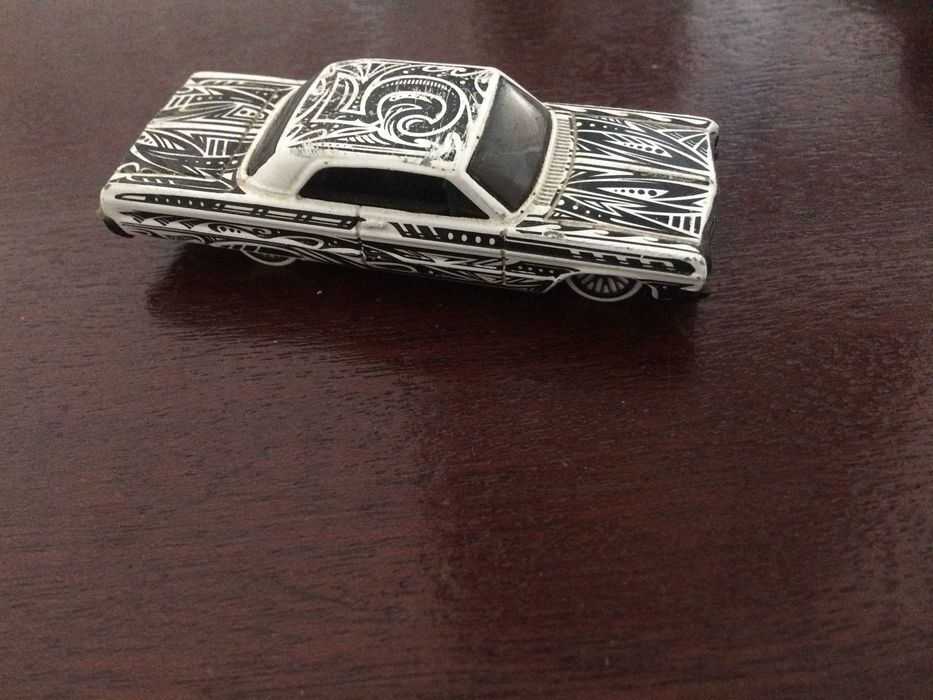 Carrinho réplica Chevrolet Impala