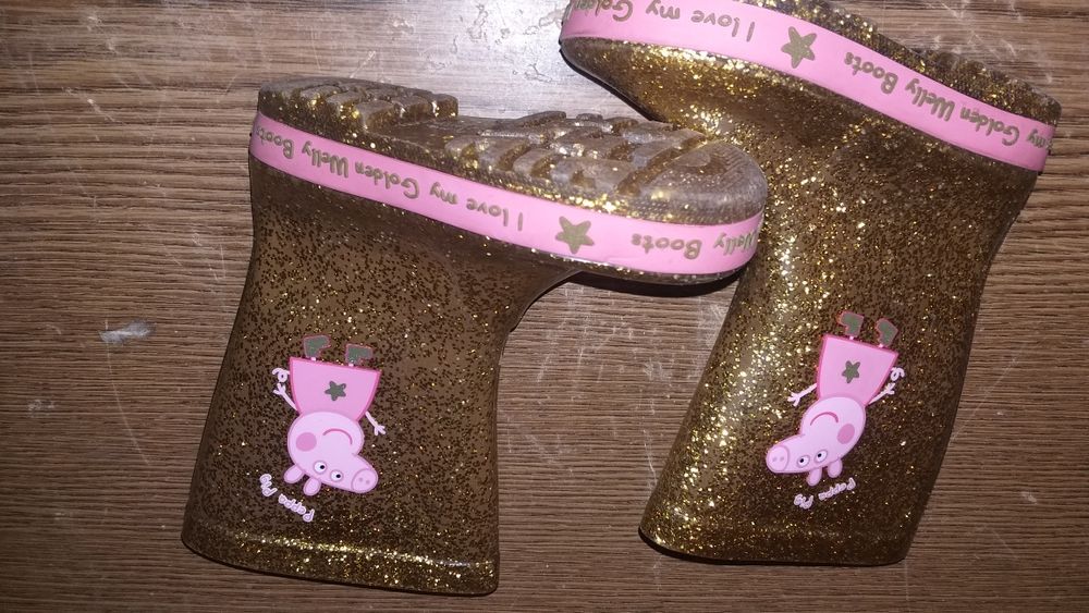 Продам детские резиновые сапожки б.у.