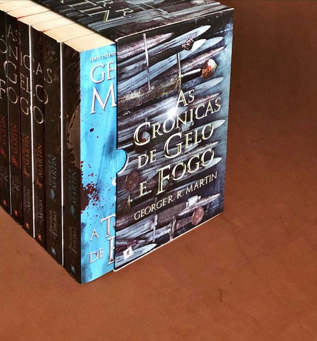 LIVRO A Guerra dos Tronos Game of Thrones George R Martin Edição Bolso