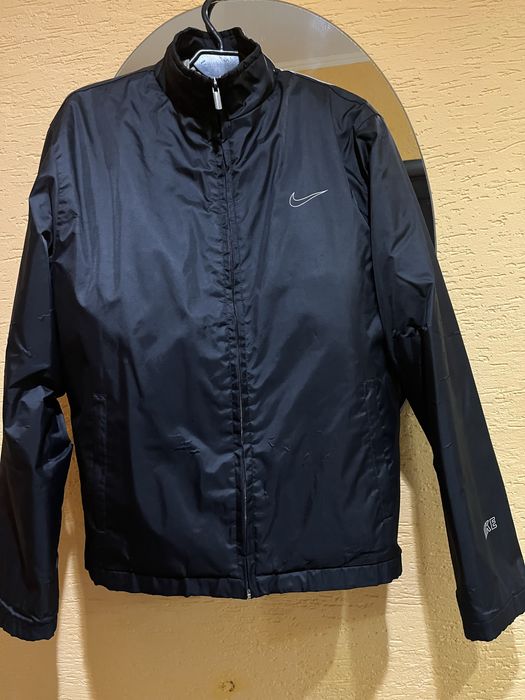 Курточка  Nike чорна