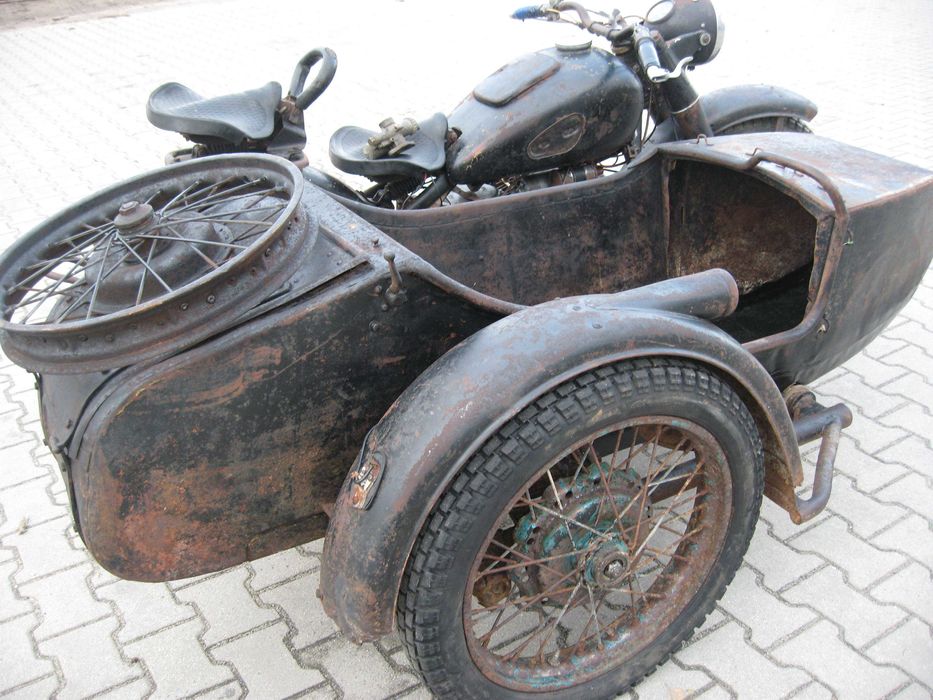 Motocykl M 72 z dokumentami niski przod 54 rok