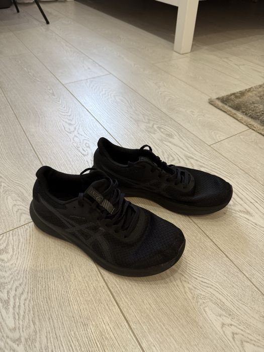 Кросівки  Asics размер 40,5