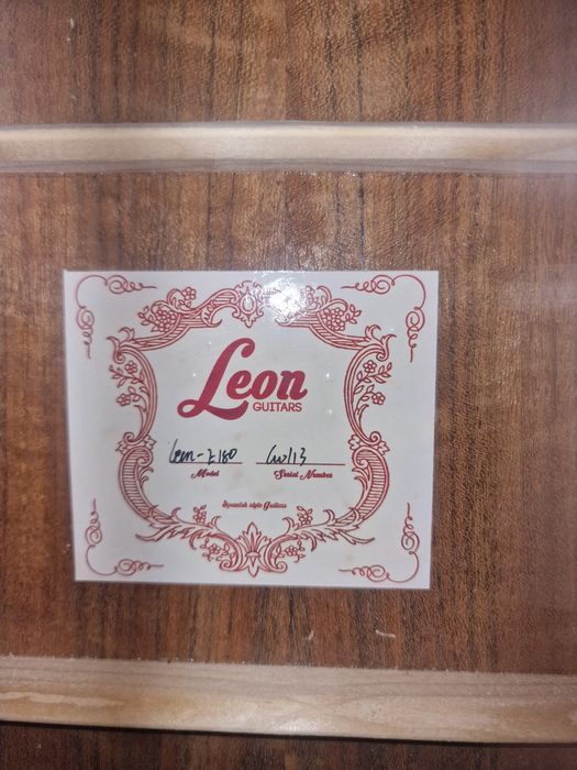 Guitarra Leon clássica E180