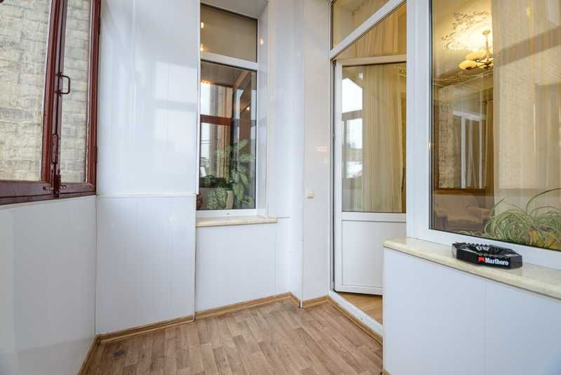 3 к з балконом,  Майдан Незалежності, центр