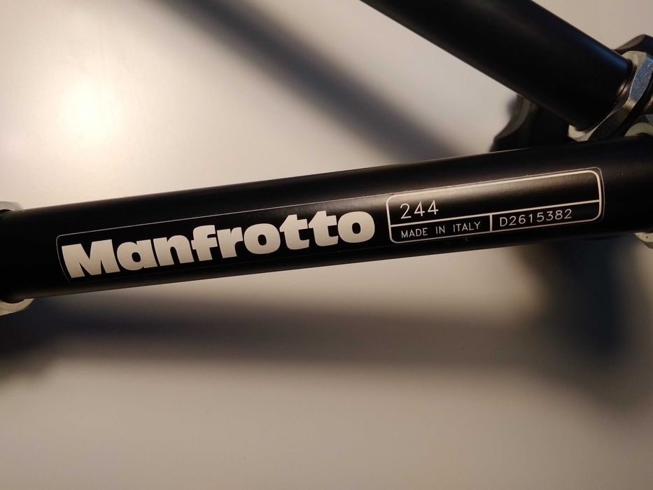 Manfrotto 244 MAGIC ARM  z pokrętłem 143BKT