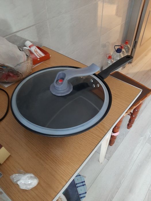 Сотейник з антипригарним покриттям