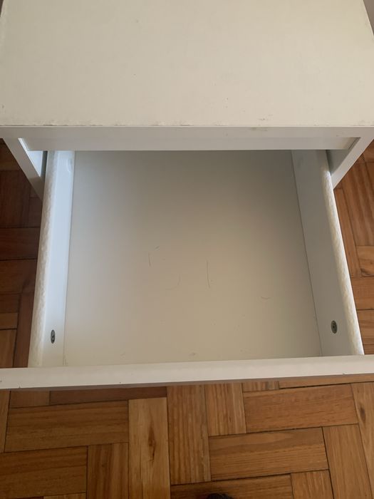 Mesinha de cabeceira Ikea