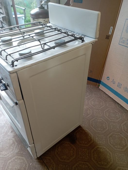 газова плита в дуже гарному стані