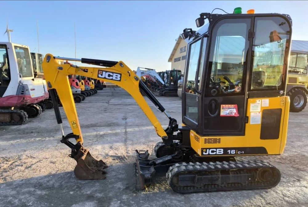 Wynajem minikoparki JCB 1,6t – do ogrodu, wykopów, Wyburzeń