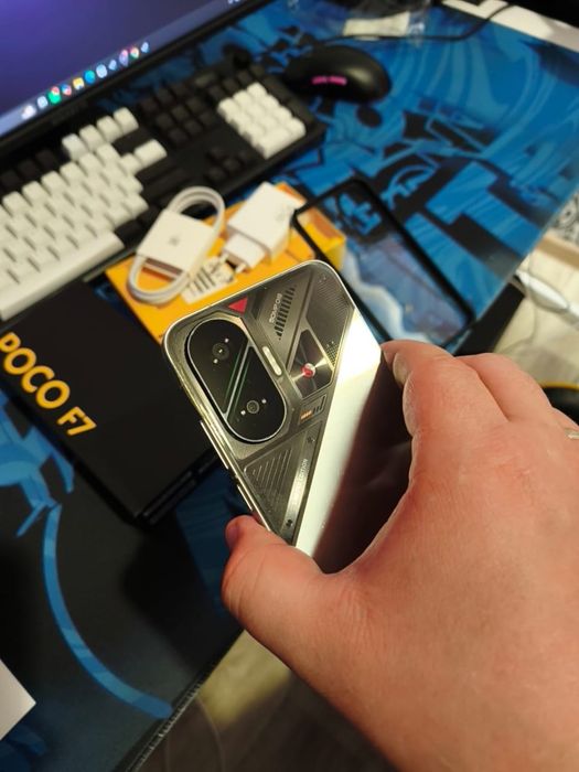 продам телефон POCO F7