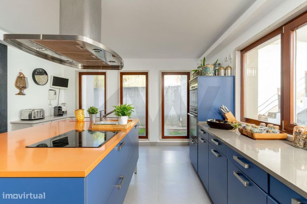 Moradia T4+1 com piscina, jardim amplo e garagem | Barcarena