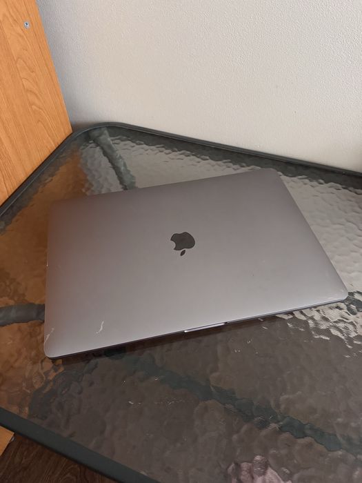 MacBook Pro 15" 2018 (Core i9 2.9GHz/16GB RAM / 1TB SSD/Radeon Pro560X