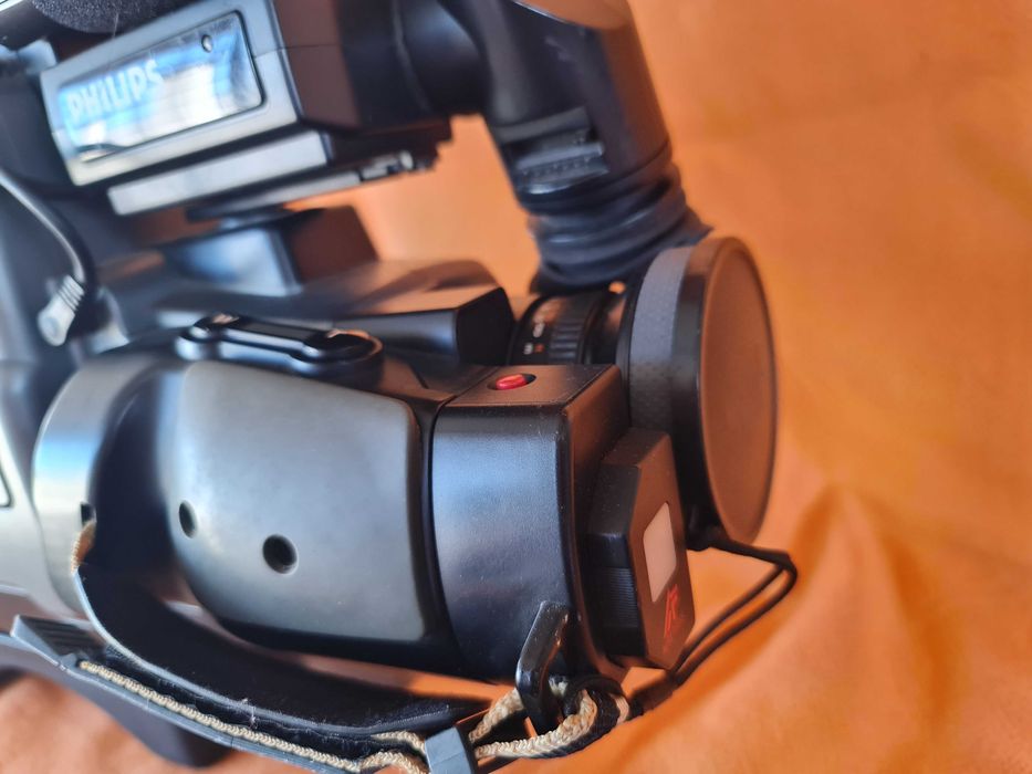 Máquina de Filmar Philips Explorer VHS HQ Camcorder VKR6855 - Vintage