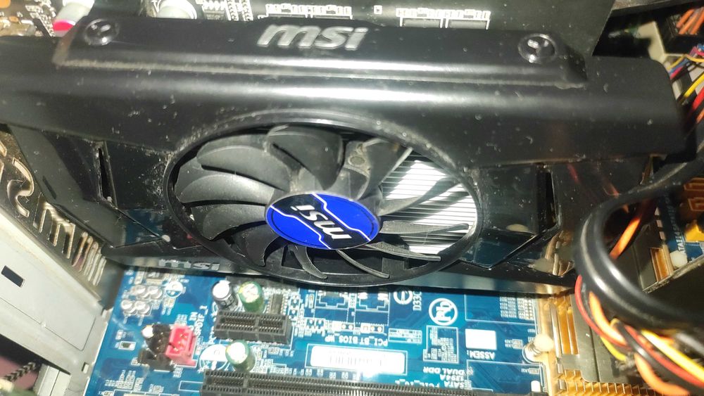 Комплект пк материнка гигабайт,процессор.Видеокарта,оперативная 8,диск