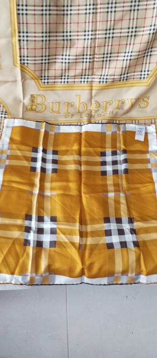 lenços em seda Burberry