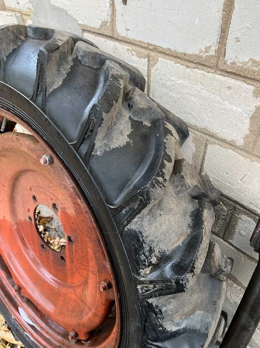 Колесо на трактор т 25 або сівалки СЗ 3,6