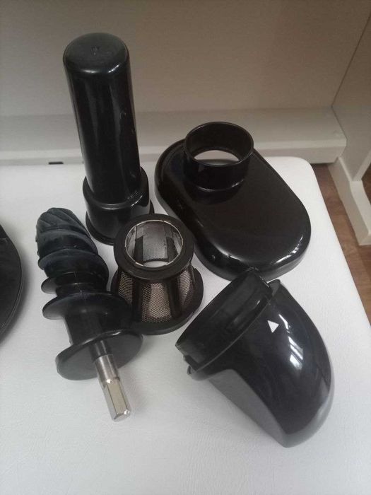 AMZCHEF cold press slow juicer - соковитискач