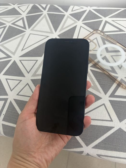 Продам iPhone 12