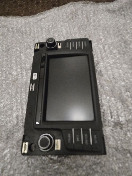 Дісплей для штатної мультимедія Passat B8