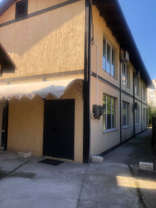 Продається окремо розташована 2-поверхова будівля під будь-який вид діяльності 177,5 м2