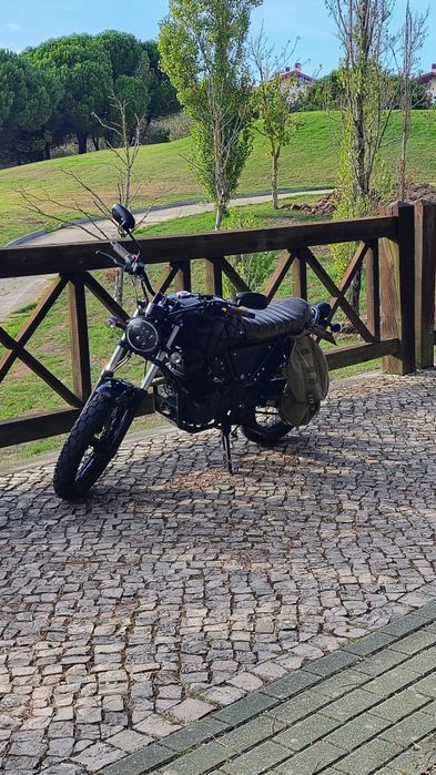 UM Scrambler x naked 125cc 2300km