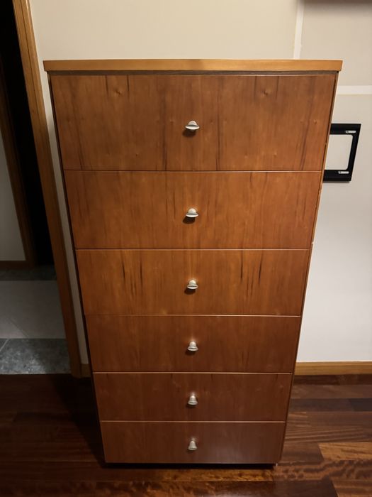 Camiseiro de madeira