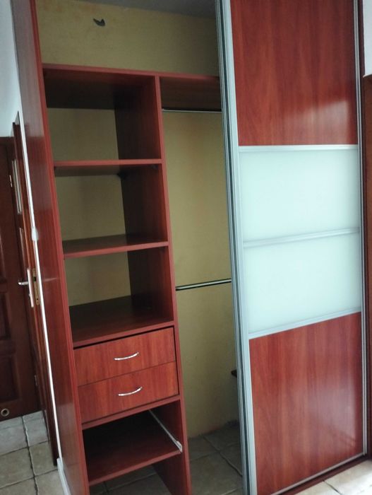 Sprzedam szafę z przesuwnymi drzwiami 150x260