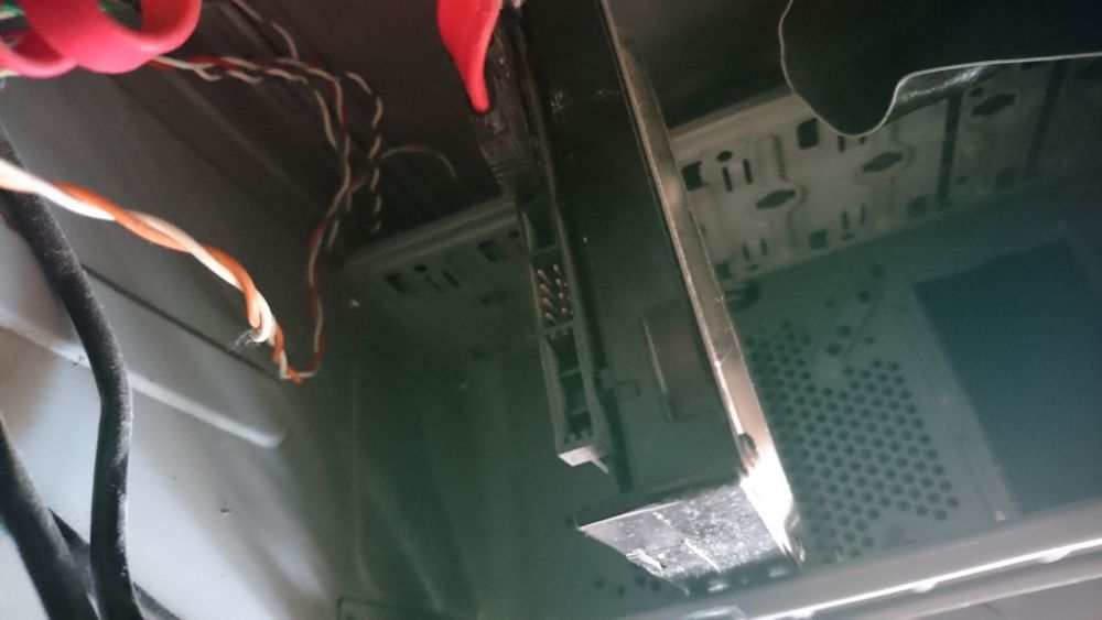 Компъютер и монитор.