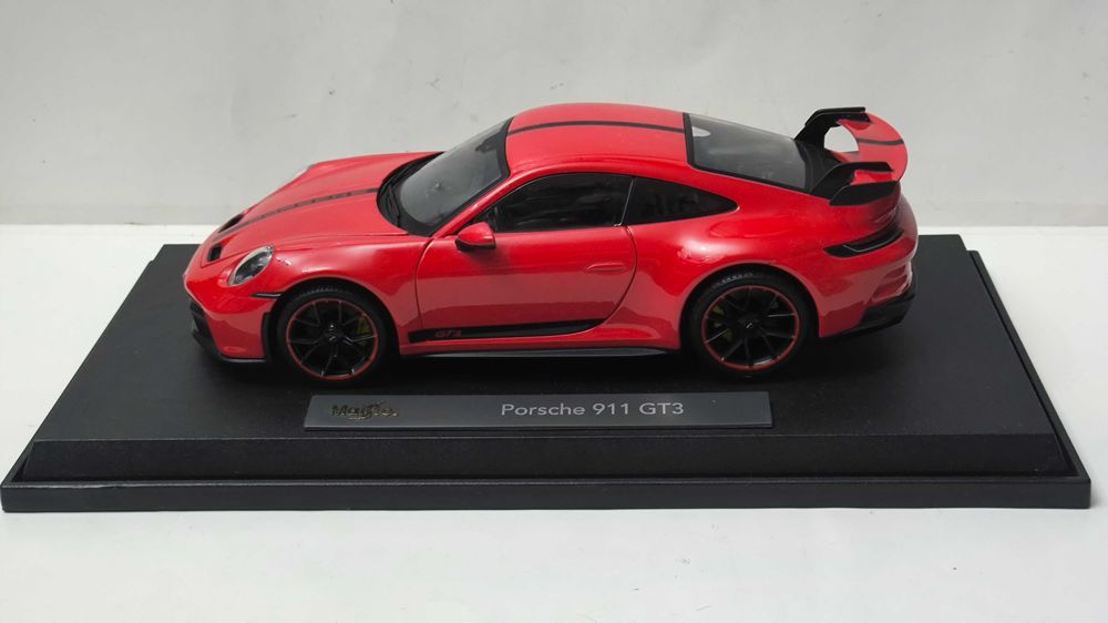 Модель Porsche 911 GT3 Maisto Red масштаб 1:18