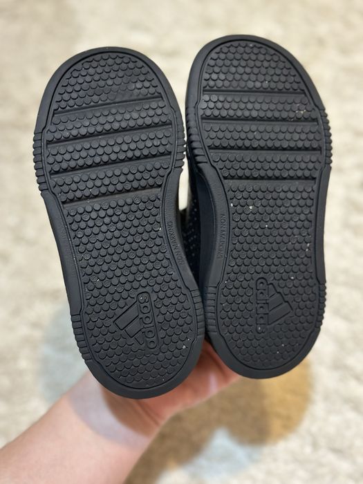 Оригінальні дитячі кросівки adidas tensaur 25 розмір б/в на липучках (16см устілка)
