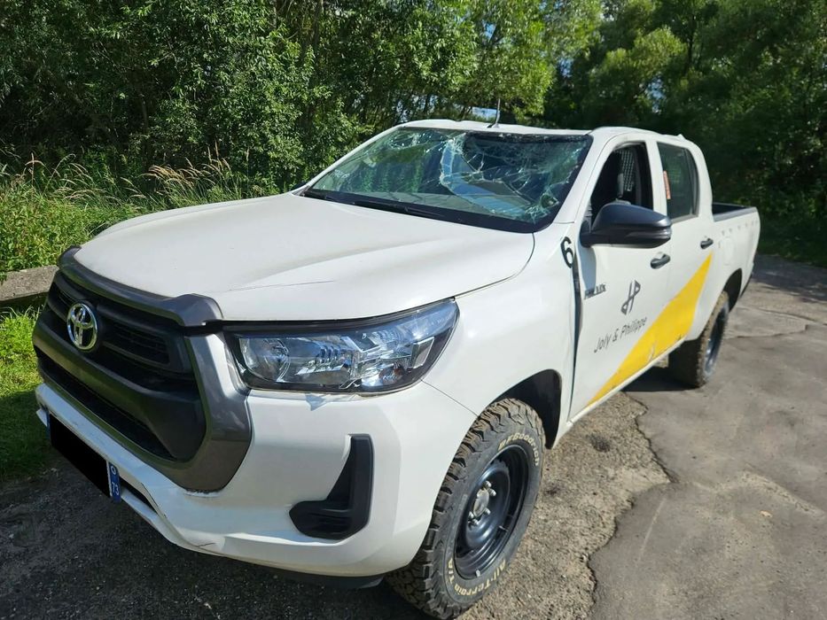 Toyota Hilux 2.4 DIESEL  4x4  2024 Rok  Francja  / uszkodzony