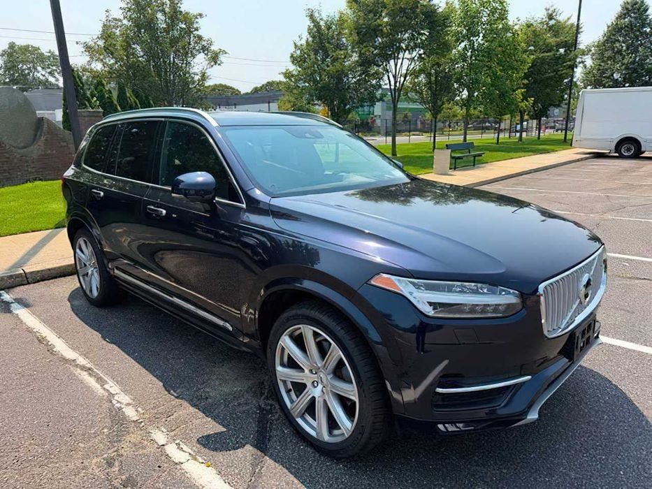 Volvo XC90      2019