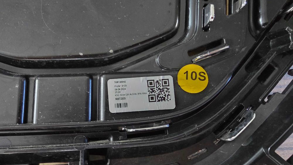 Atrapa grilla Audi Q8, 4M8-853-651-CL-3FZ, 09.09.2024