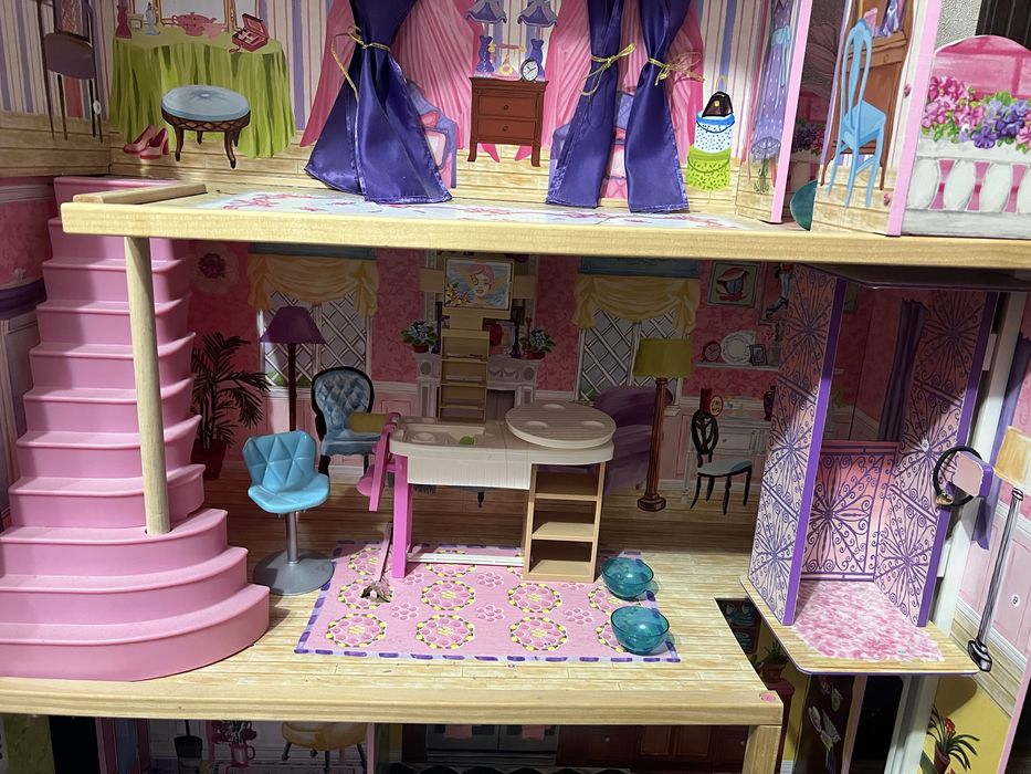 Ляльковий будиночок в гарному стані