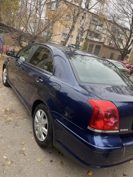 Автомобиль Toyota avensis