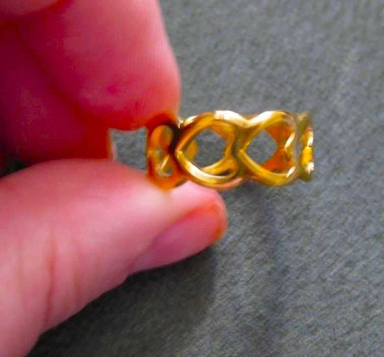 Anel Aço Dourado de Corações NOVO