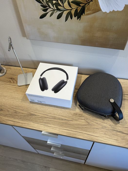 AirPods Max USB-C Midnight + Spigen etui + Ugreen stojak | Idealny stan