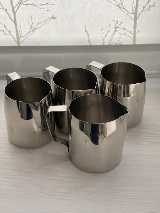 Набір пітчерів доя молока