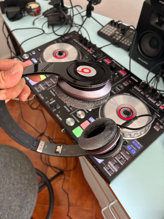 Controladora Pioneer SR2 com tampa, mala e headphones Beats e SEENHEISER