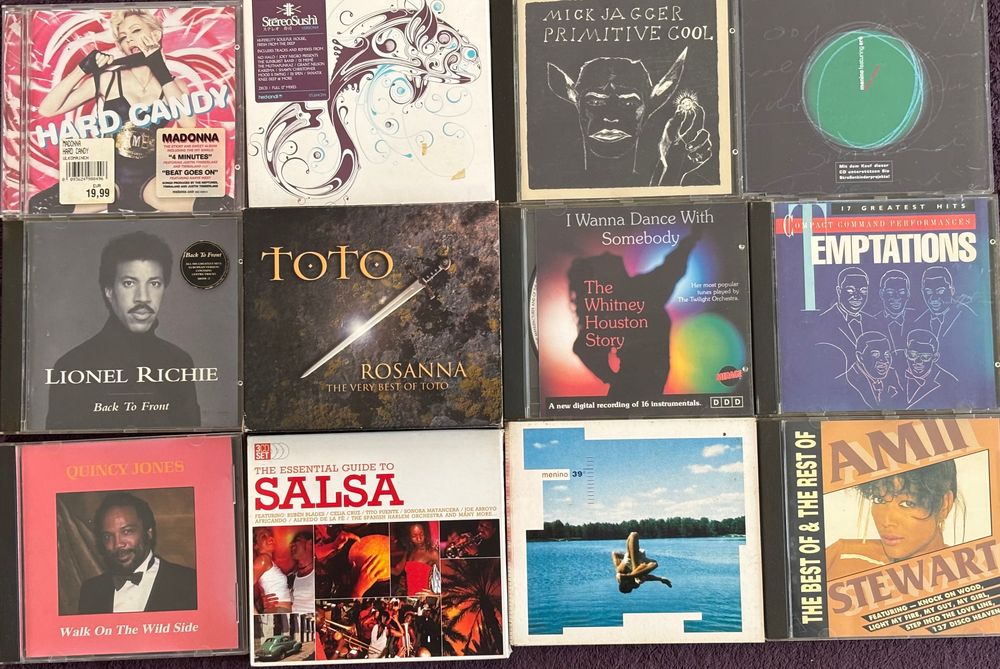 Vendo CDs antigos por um preço muito baixo