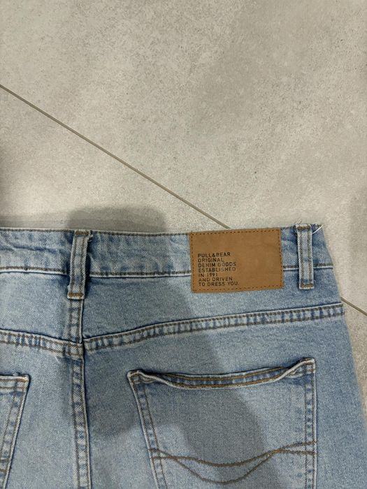 Jeansy młodzieżowe slim.