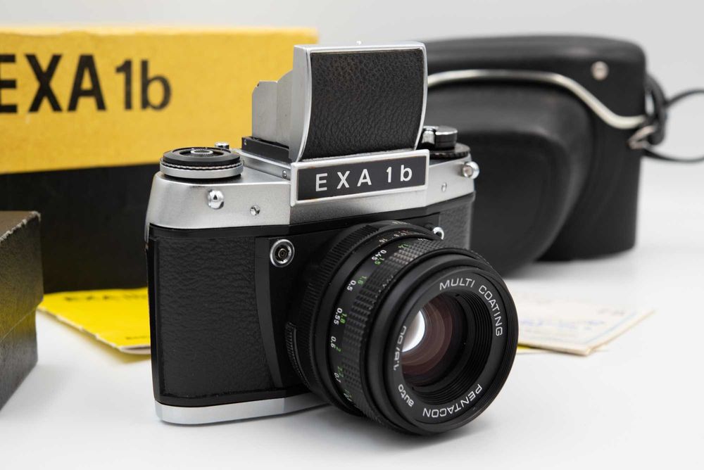 Exa 1B Completa com Caixa, Documentos, 2 Visores e Pentacon 50mm f1.8