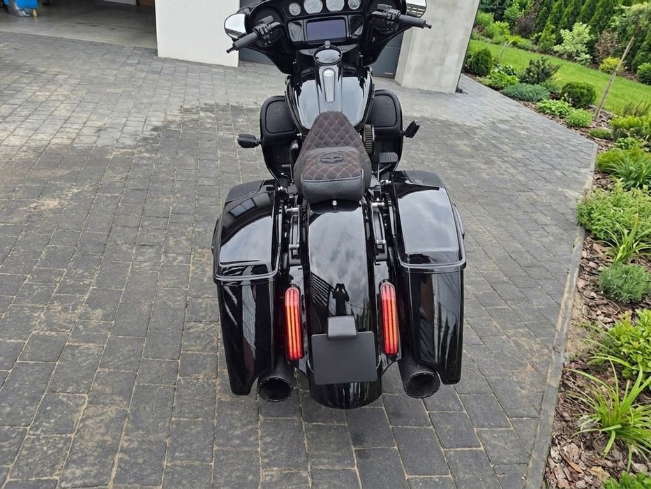 Harley-Davidson Street Glide – Custom Bagger / CVO 110 (1.8L) – 2016