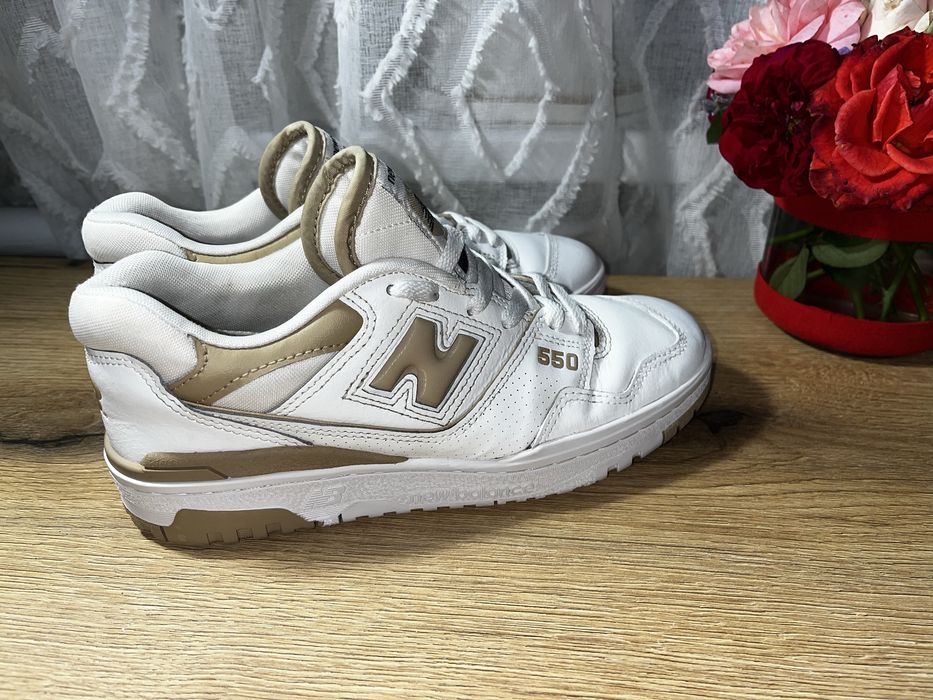 Жіночі шкіряні кросівки New Balance 550 White / Beige