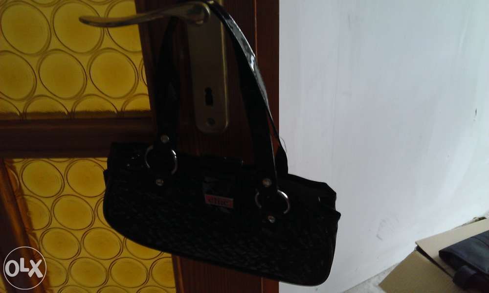 Torebka CHIC lakierowana z paskiem