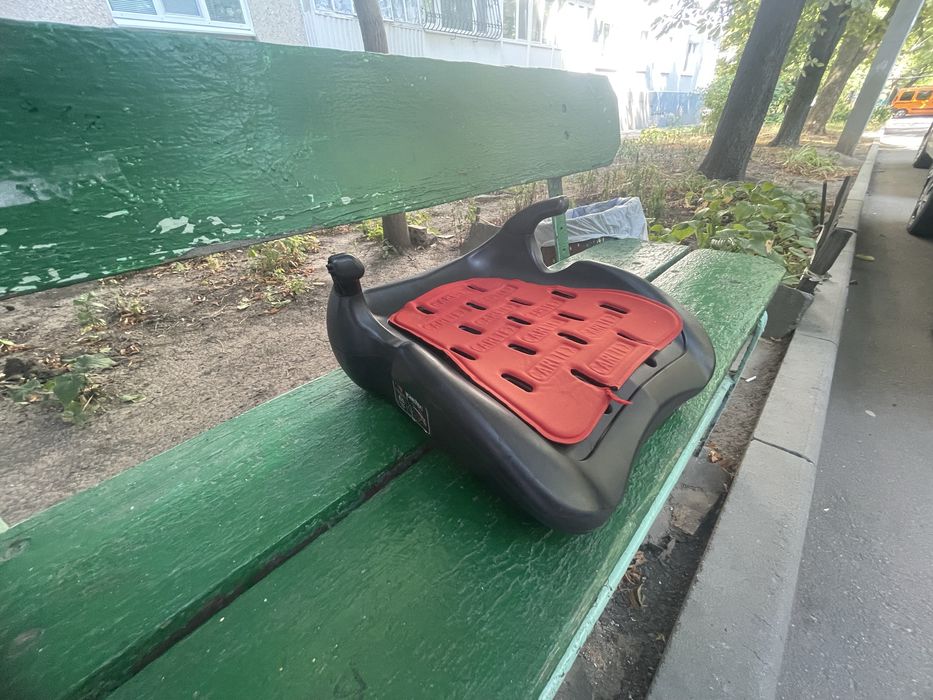 Автомобільний дитячий  бустер