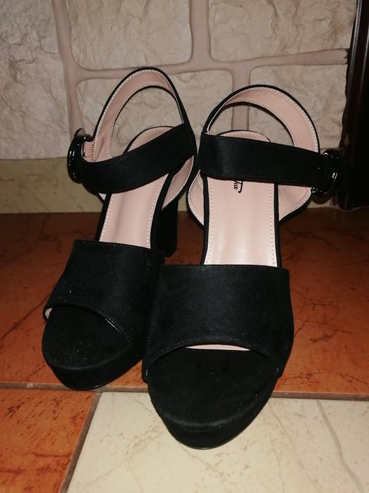 Sandały na platformie 39 nowe