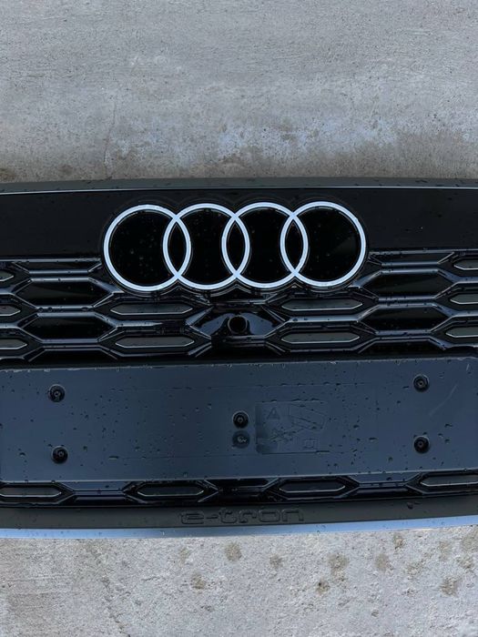 наявність! Audi Q6 E-tron 85H решітка радіатора S-line нова оригінал!