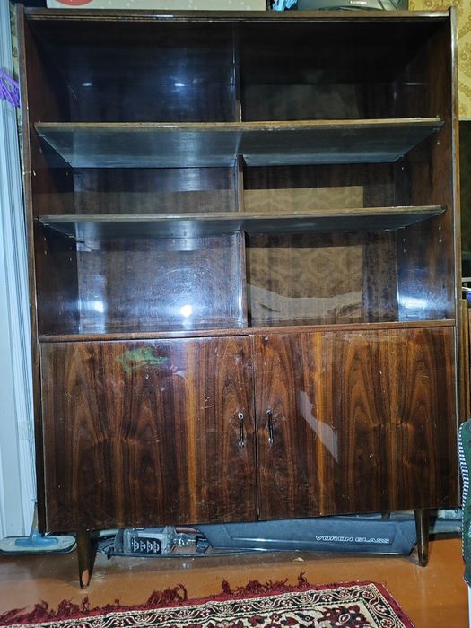 Продам лакову шафу