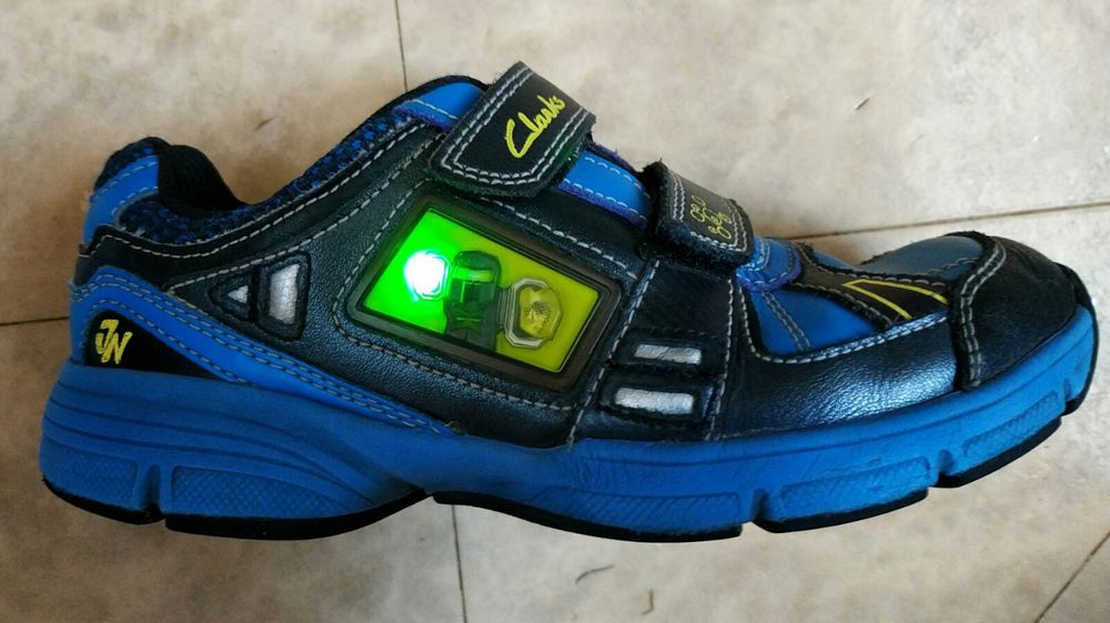 Детские кроссовки Clarks с мигалками